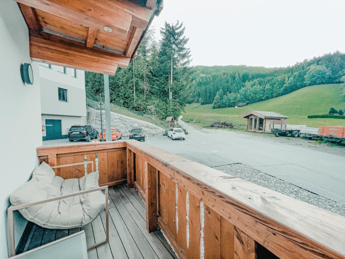 Oldwood Chalet - Balcony & Car Park By Alpenluxus Appartements Fuegen Exterior photo