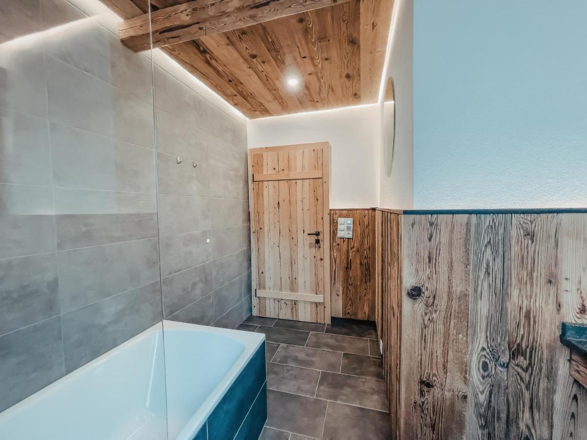 Oldwood Chalet - Balcony & Car Park By Alpenluxus Appartements Fuegen Exterior photo